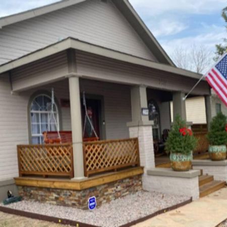 Stockyards!-1 Block Away ! Cowboy Cottage Sleeps 9 Fort Worth Exterior photo